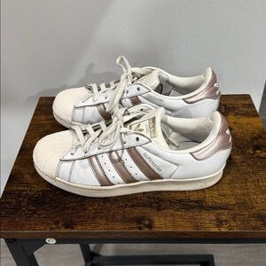 Adidas Women Superstar sneakers white leather upper rose gold stripes 7.5